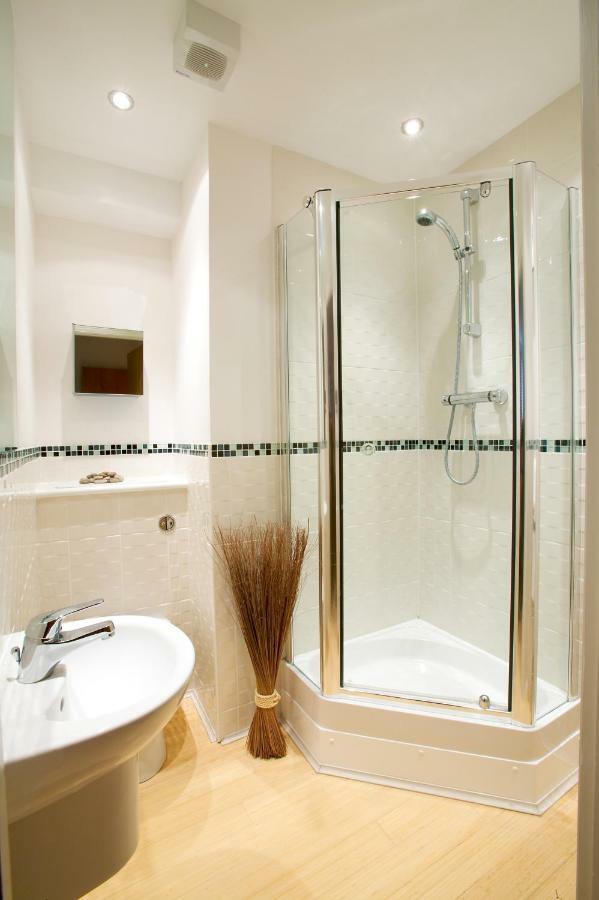 2 Bed 2 Bath At Pelican Hse In Newbury - Free Secure, Allocated Parking Luaran gambar