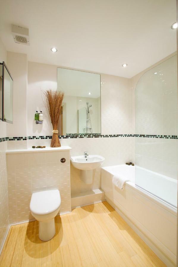 2 Bed 2 Bath At Pelican Hse In Newbury - Free Secure, Allocated Parking Luaran gambar